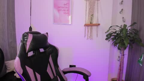 Snapshot of emma_rinaldi_ chatting on June 17, 4:41 pm Emma online show from June 17, 4:41 pm