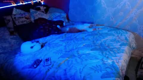 Snapshot of emma_ruiiz_ chatting on May 16, 3:47 am emma online show from May 16, 3:47 am