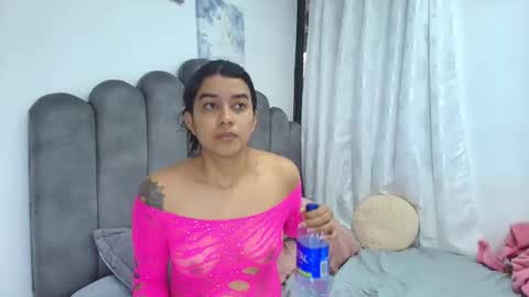 emma_saenz01 online show from January 19, 12:31 pm