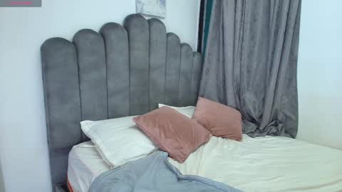 Snapshot of emma_saenz01 chatting on May 8, 1:33 am emma_saenz01 online show from May 8, 1:33 am