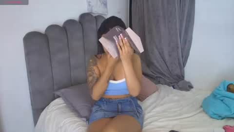 Snapshot of emma_saenz01 chatting on June 24, 5:50 am emma_saenz01 online show from June 24, 5:50 am