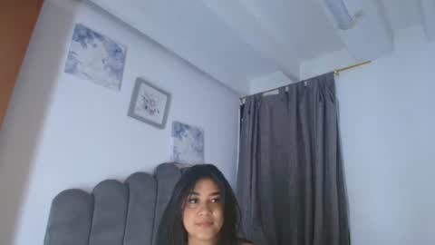 Snapshot of emma_saenz01 chatting on July 7, 11:14 am emma_saenz01 online show from July 7, 11:14 am