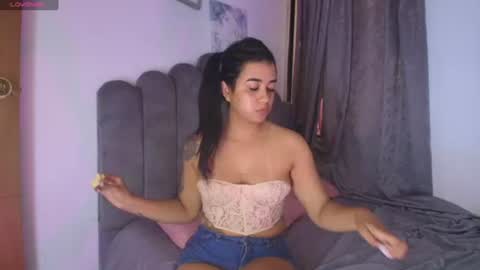 Snapshot of emma_saenz01 chatting on July 28, 6:42 pm emma_saenz01 online show from July 28, 6:42 pm