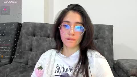 Snapshot of emma_sandovaal chatting on December 3, 7:32 am Emma online show from December 3, 7:32 am
