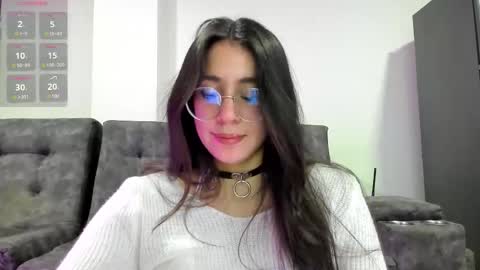 Snapshot of emma_sandovaal chatting on November 17, 4:18 am Emma online show from November 17, 4:18 am