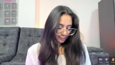 Snapshot of emma_sandovaal chatting on May 8, 4:29 am Emma online show from May 8, 4:29 am