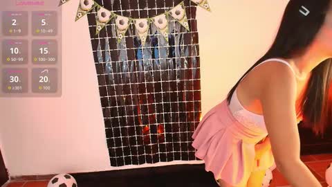 Snapshot of emma_sanz__ chatting on February 19, 1:29 pm Emma Sanz online show from February 19, 1:29 pm