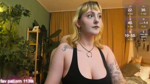 Snapshot of emma_thomps chatting on May 5, 2:03 pm Rose online show from May 5, 2:03 pm
