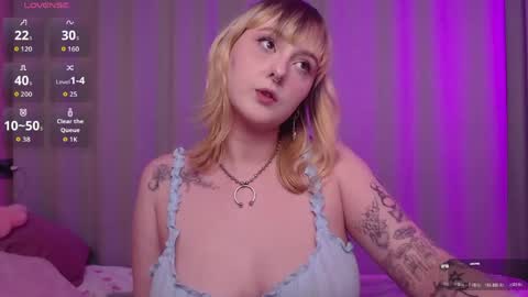 Snapshot of emma_thomps chatting on May 23, 2:10 pm Rose online show from May 23, 2:10 pm