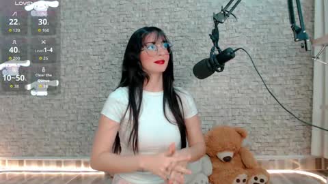 Snapshot of emma_unu chatting on May 19, 2:51 am Emma online show from May 19, 2:51 am