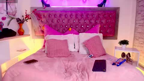 neko  online show from November 8, 8:29 pm