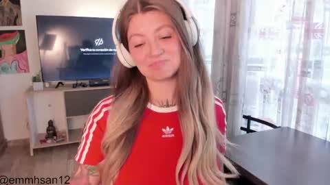 Snapshot of emmaa_hostt chatting on July 31, 10:31 pm Ema .l. online show from July 31, 10:31 pm