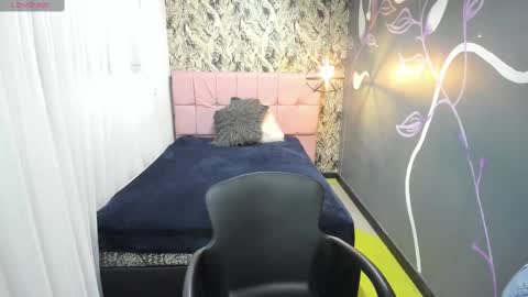Snapshot of emmaaevans_ chatting on February 15, 11:50 am Emma Evans online show from February 15, 11:50 am