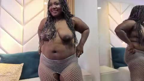 Snapshot of emmabrantt_ chatting on October 30, 4:03 am EmmaBrantt  online show from October 30, 4:03 am