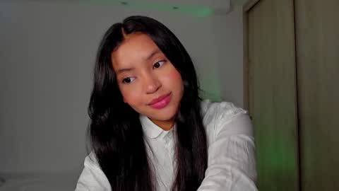 Emma independent model online show from December 5, 7:49 pm