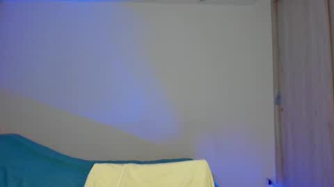 Emma independent model online show from December 20, 12:30 am