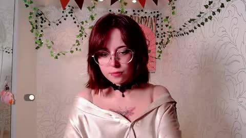 Snapshot of emmae__ chatting on December 20, 1:33 pm Emma online show from December 20, 1:33 pm
