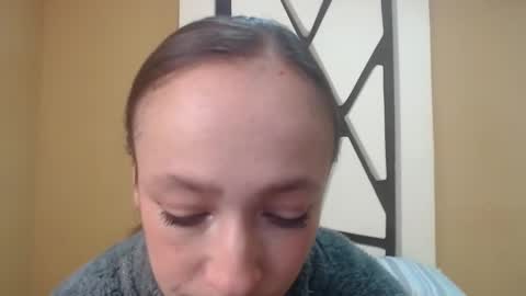 Snapshot of emmaharris1_ chatting on December 7, 11:40 am online show from December 7, 11:40 am