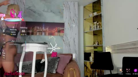 Emma online show from December 4, 1:42 pm