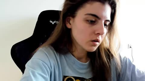 Snapshot of emmamon chatting on April 15, 8:32 am Emma online show from April 15, 8:32 am
