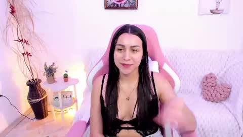 Snapshot of emmamyers_ chatting on June 20, 12:36 am Emma online show from June 20, 12:36 am