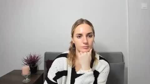 Snapshot of emmanaughty69 chatting on November 6, 9:15 pm Emma online show from November 6, 9:15 pm