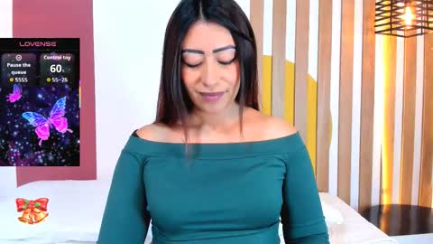 emmanaughty_ online show from December 16, 11:10 pm