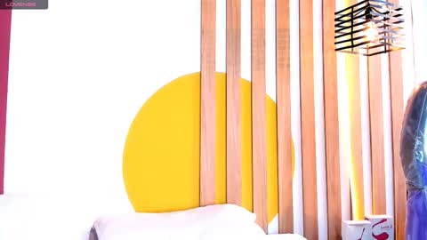 emmanaughty_ online show from December 17, 10:16 pm