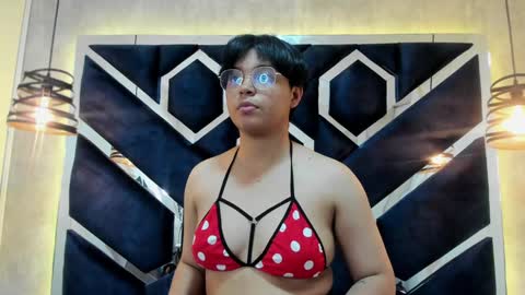 Snapshot of emmapark_ chatting on February 3, 7:00 pm Emma 3 online show from February 3, 7:00 pm