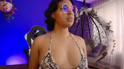 Snapshot of emmapark_ chatting on April 9, 7:08 pm Emma 3 online show from April 9, 7:08 pm