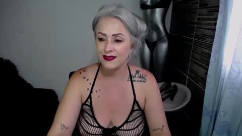 Snapshot of emmarizzoo chatting on April 14, 9:10 pm Emma online show from April 14, 9:10 pm