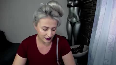 Snapshot of emmarizzoo chatting on June 3, 8:47 pm Emma online show from June 3, 8:47 pm