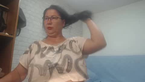 Snapshot of emmasquirt69 chatting on November 4, 6:45 am emmasquirt69 online show from November 4, 6:45 am