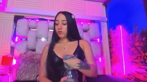 Snapshot of emmateylor chatting on May 28, 2:09 am Emma online show from May 28, 2:09 am
