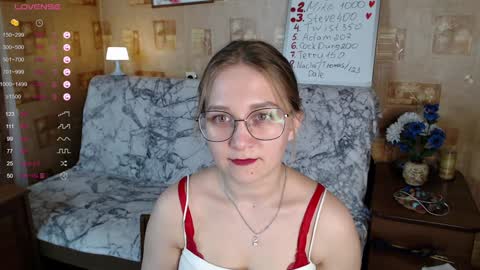 Mia online show from December 7, 1:40 pm