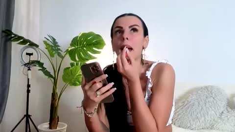 Emma online show from February 6, 8:34 pm