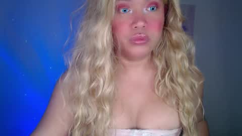 Snapshot of emmawatsoons chatting on January 29, 8:25 pm YourDreamGirl Emma  online show from January 29, 8:25 pm
