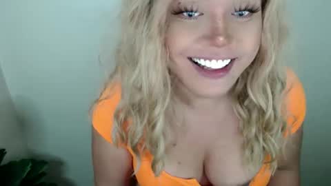 Snapshot of emmawatsoons chatting on September 13, 2:44 am YourDreamGirl Emma  online show from September 13, 2:44 am