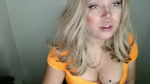 Snapshot of emmawatsoons chatting on September 23, 2:53 pm YourDreamGirl Emma  online show from September 23, 2:53 pm