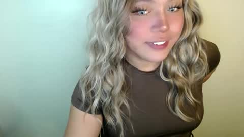 Snapshot of emmawatsoons chatting on September 25, 4:32 pm YourDreamGirl Emma  online show from September 25, 4:32 pm