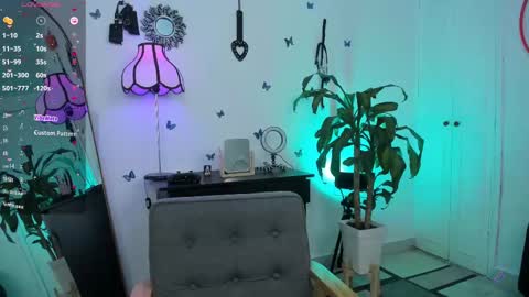 Snapshot of emmax_x chatting on September 21, 11:39 pm EMMA online show from September 21, 11:39 pm