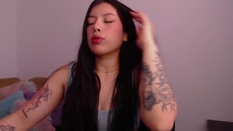 Snapshot of emmi_0 chatting on January 27, 9:55 pm Emily Independent model online show from January 27, 9:55 pm