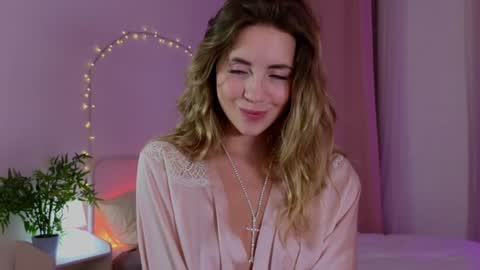 Snapshot of emmi_rosee chatting on December 5, 1:49 pm Miss Emmi online show from December 5, 1:49 pm