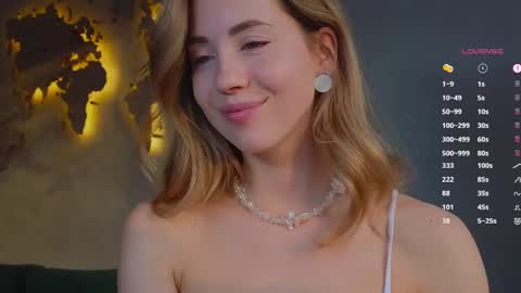 Snapshot of emmi_rosee chatting on February 5, 1:22 pm Miss Emmi online show from February 5, 1:22 pm