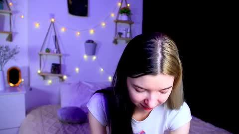 Snapshot of emmie_everly chatting on October 16, 7:26 pm emmie_everly online show from October 16, 7:26 pm