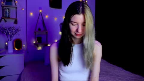 Snapshot of emmie_everly chatting on October 17, 7:16 pm emmie_everly online show from October 17, 7:16 pm