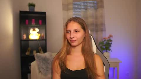 Snapshot of emmie_murray chatting on February 1, 2:26 pm Emmie online show from February 1, 2:26 pm