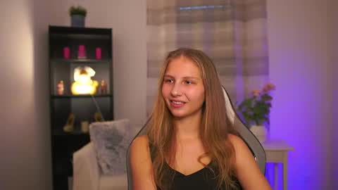 Snapshot of emmie_murray chatting on February 4, 2:12 pm Emmie online show from February 4, 2:12 pm