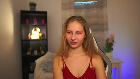 Snapshot of emmie_murray chatting on February 14, 1:19 pm Emmie online show from February 14, 1:19 pm