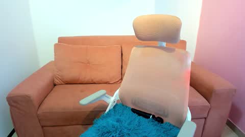 Emmi online show from January 6, 2:21 pm